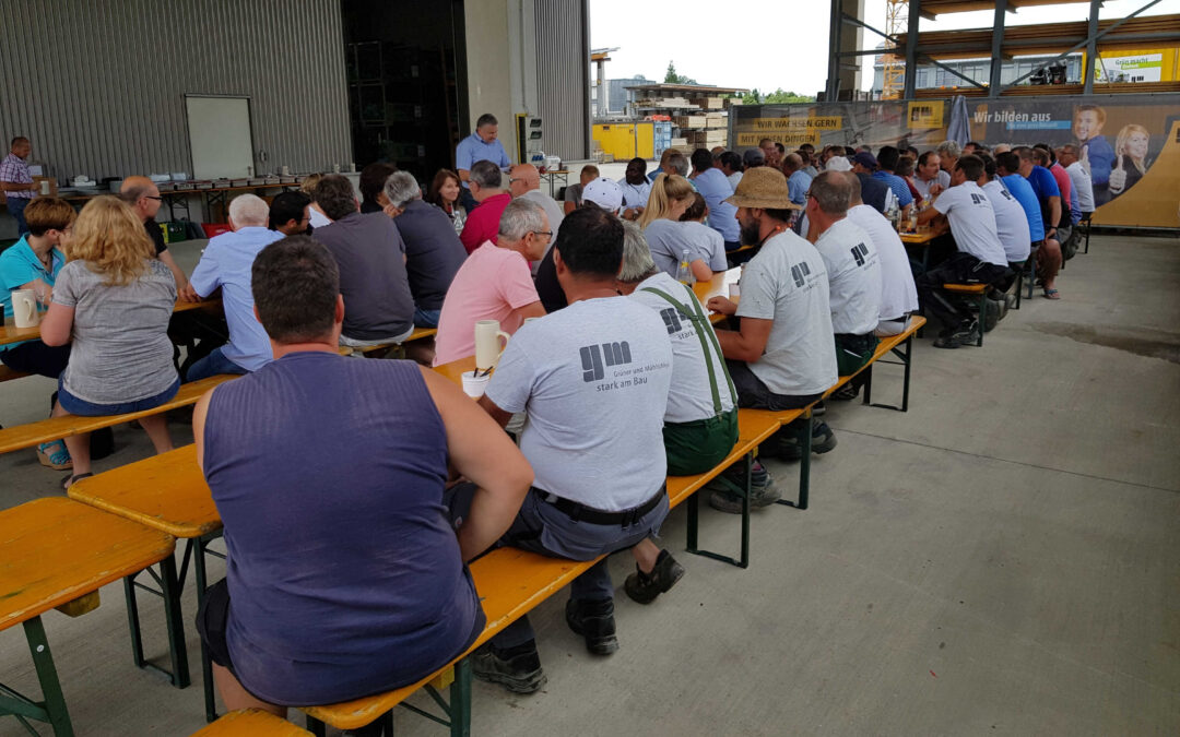 Eis und gute Laune beim gm-Sommerfest