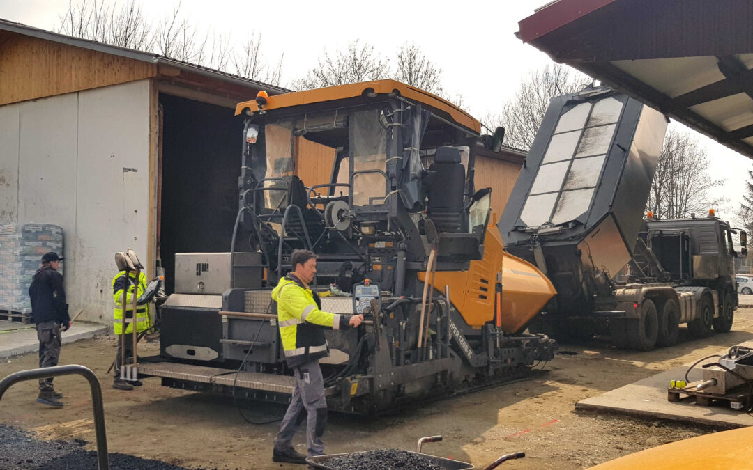 Asphaltkolonne stark on Tour
