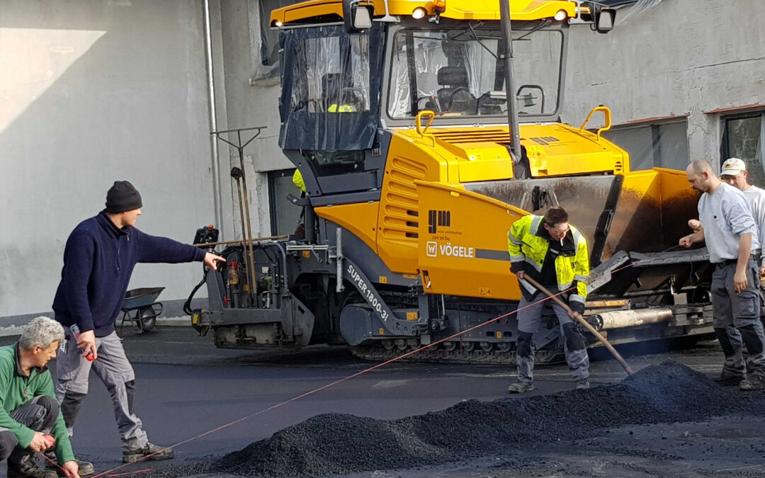 Erster großer Asphalteinbau 2019 in Weingarten